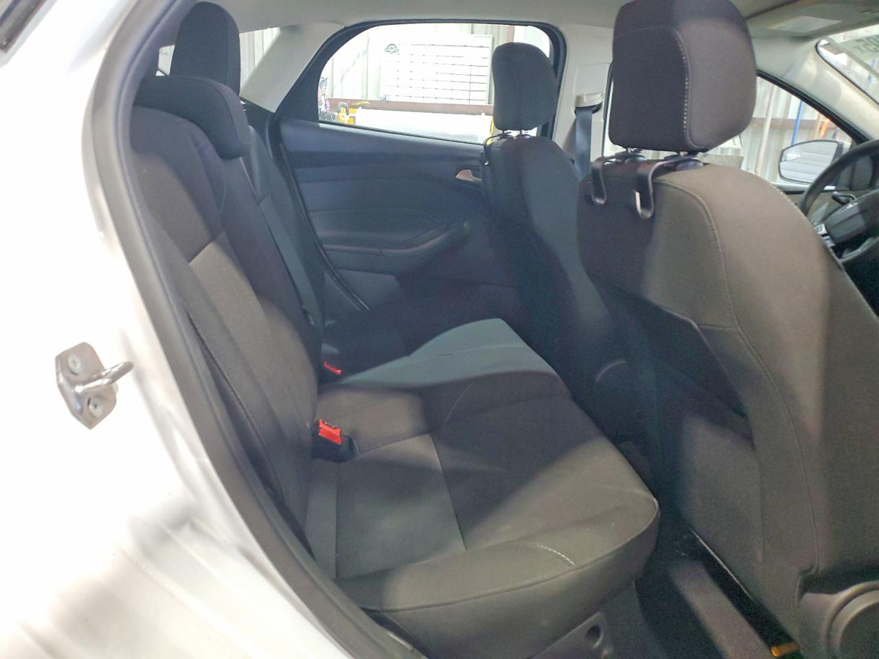 2018 FORD FOCUS SE photo 11
