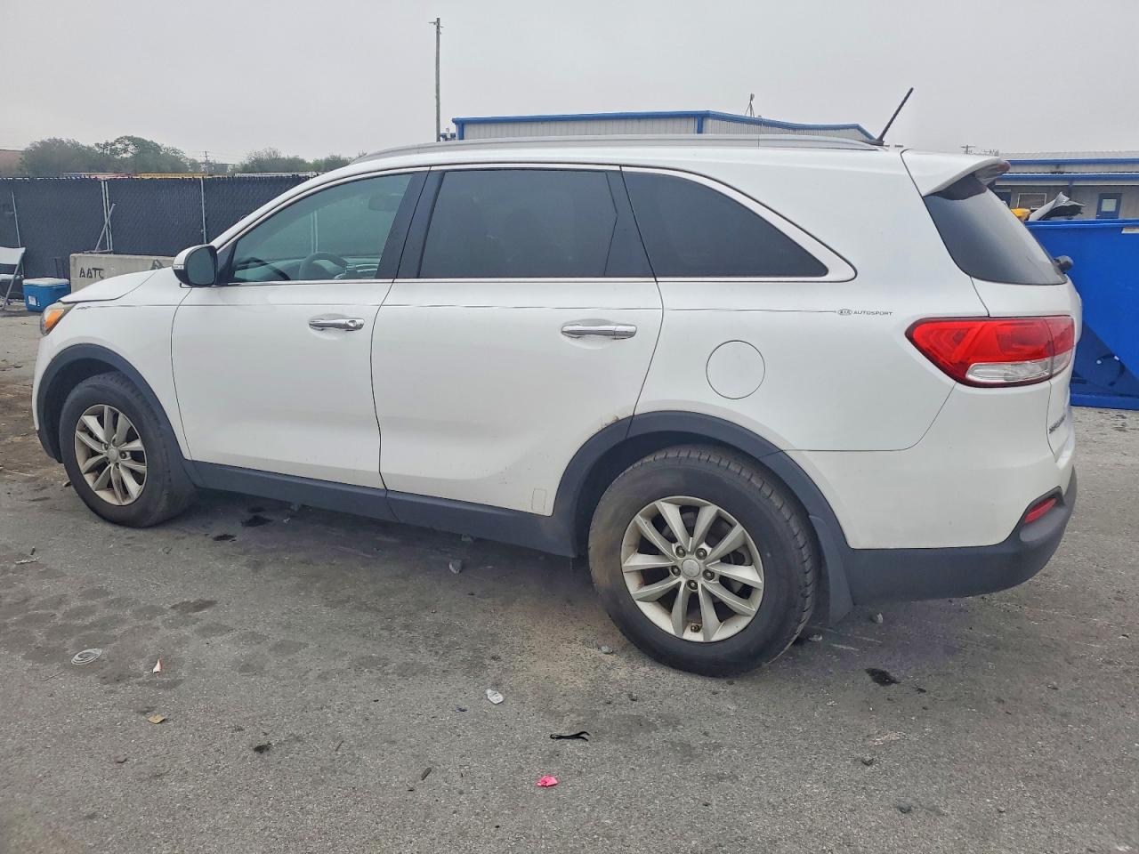 2017 KIA SORENTO LX photo 2
