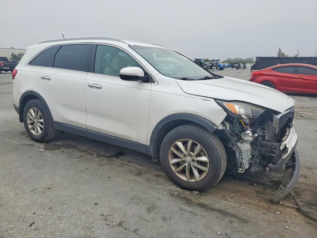 2017 KIA SORENTO LX photo 4