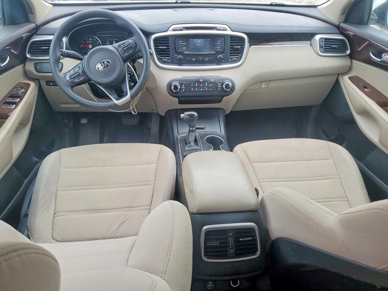 2017 KIA SORENTO LX photo 8
