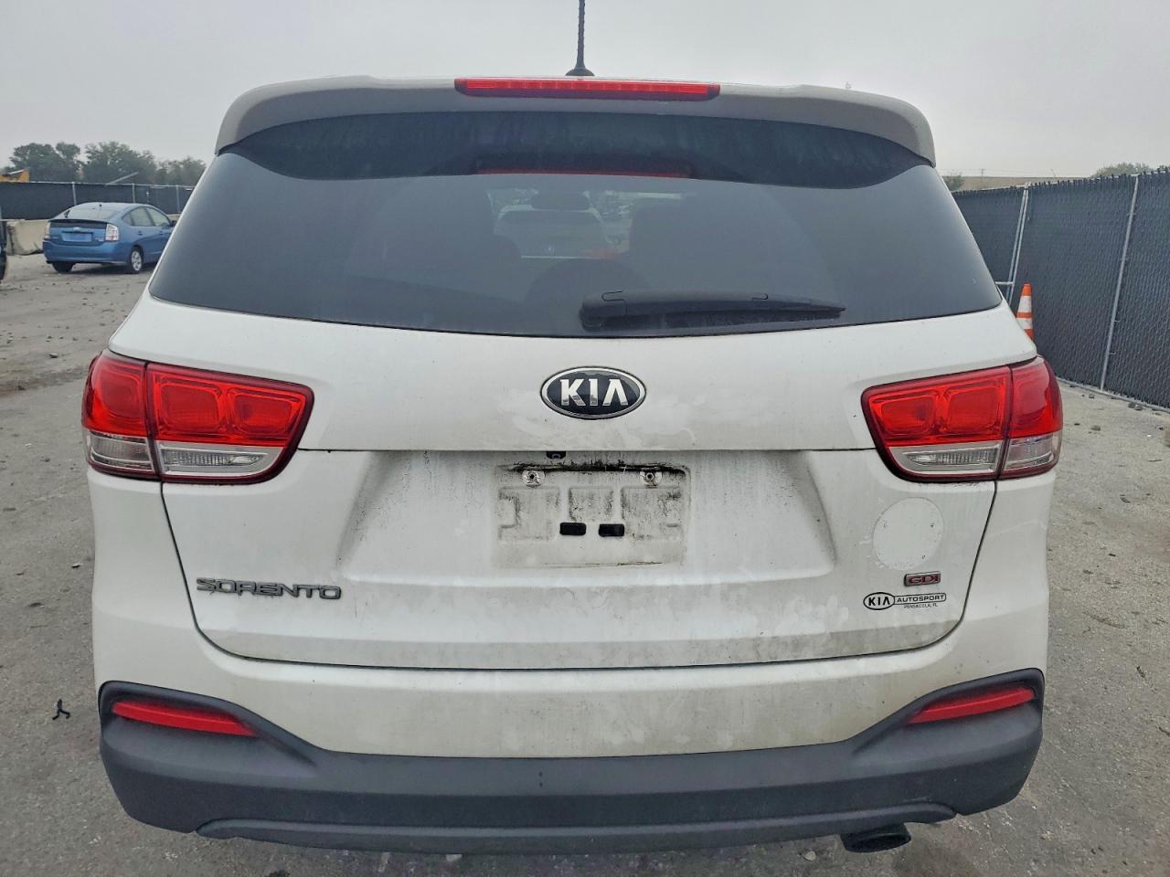 2017 KIA SORENTO LX photo 6