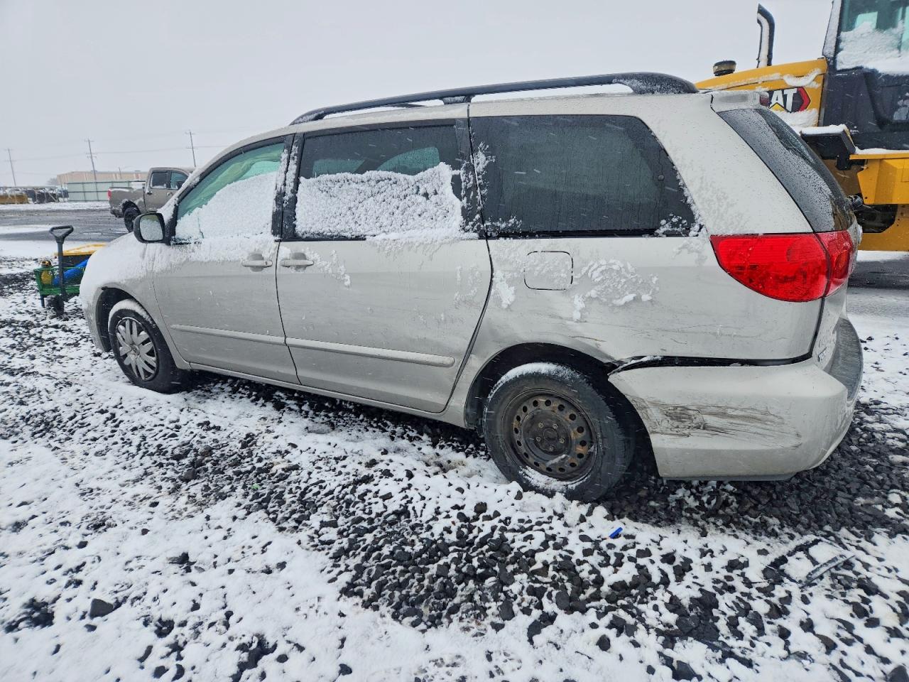 2006 TOYOTA SIENNA CE photo 2