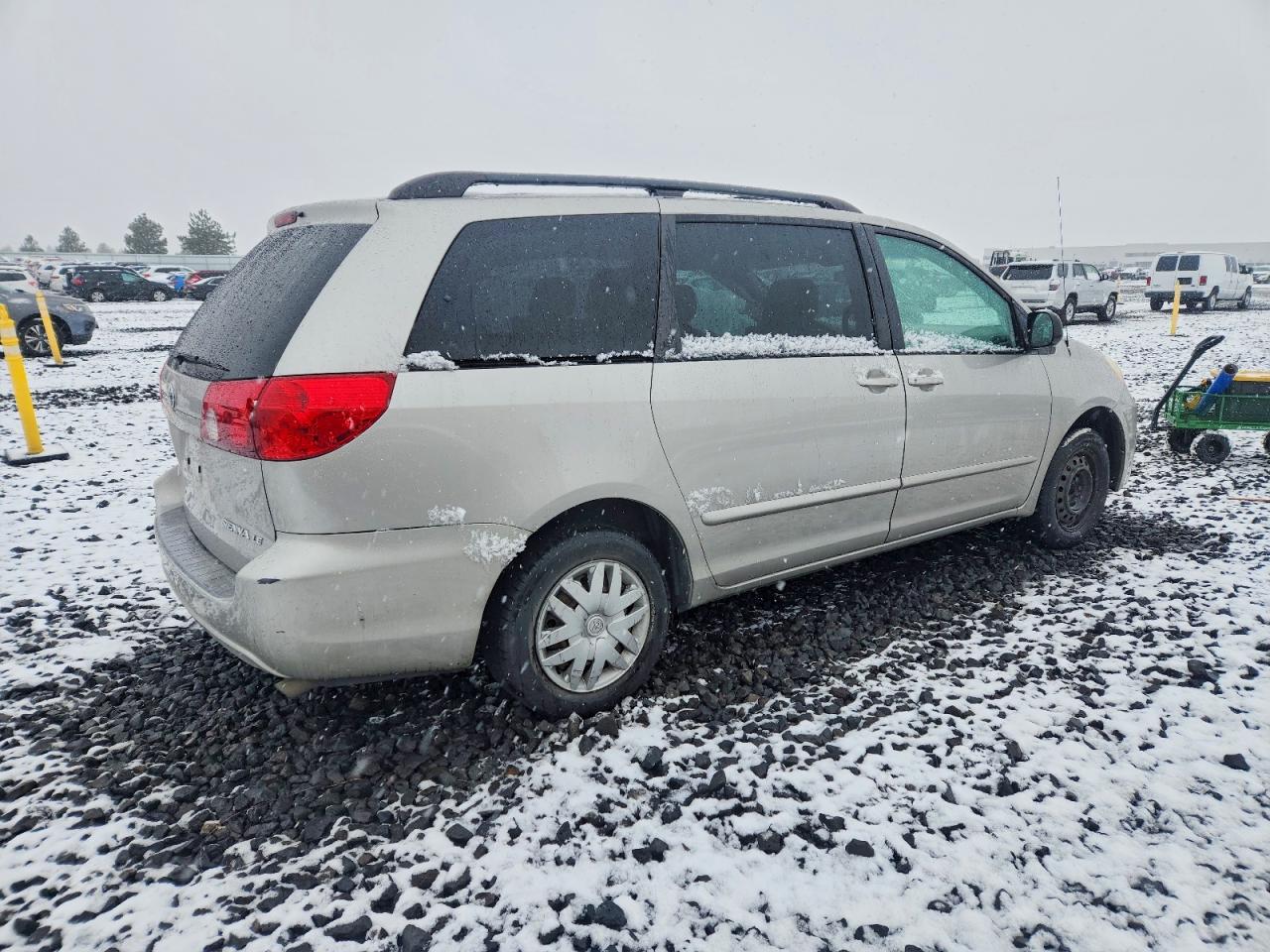 2006 TOYOTA SIENNA CE photo 3