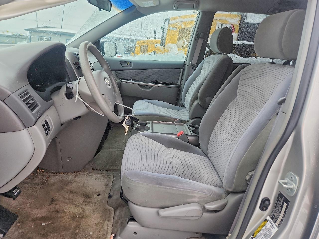 2006 TOYOTA SIENNA CE photo 7