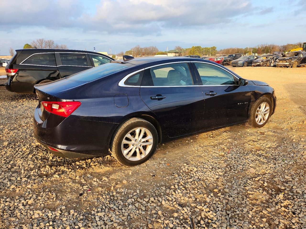 2017 CHEVROLET MALIBU LT photo 5