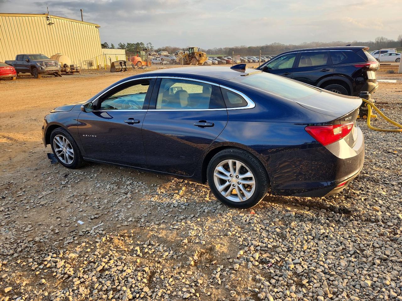 2017 CHEVROLET MALIBU LT photo 3