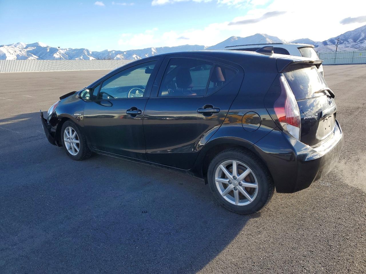 2015 TOYOTA PRIUS photo 2
