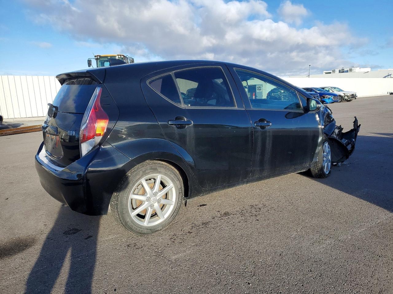 2015 TOYOTA PRIUS photo 3