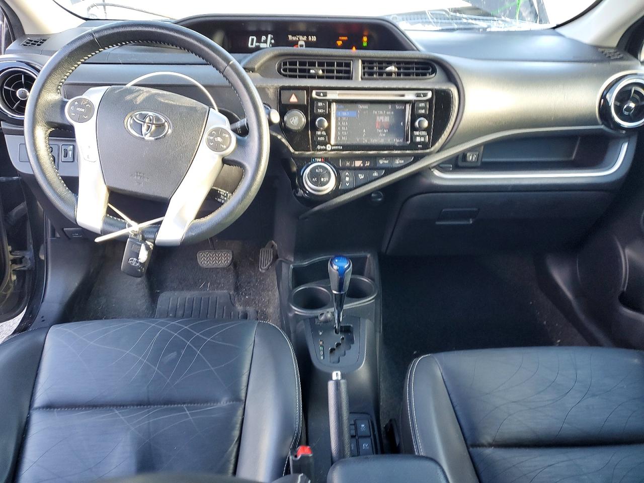 2015 TOYOTA PRIUS photo 8