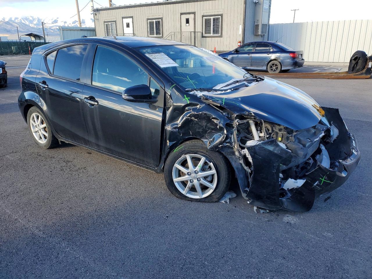 2015 TOYOTA PRIUS photo 4