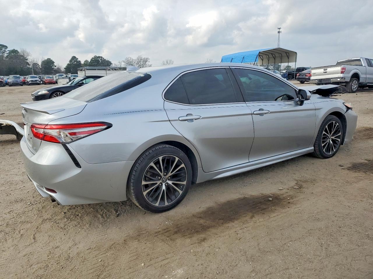 2019 TOYOTA CAMRY L photo 5