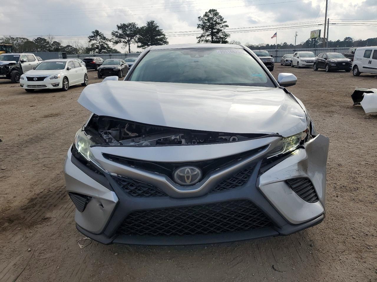2019 TOYOTA CAMRY L photo 9