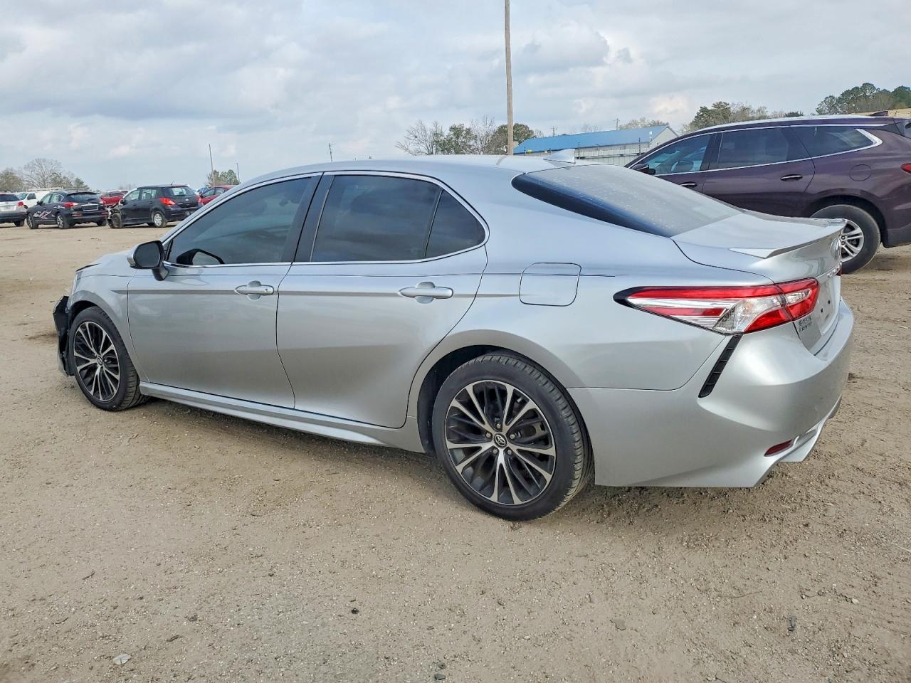 2019 TOYOTA CAMRY L photo 3