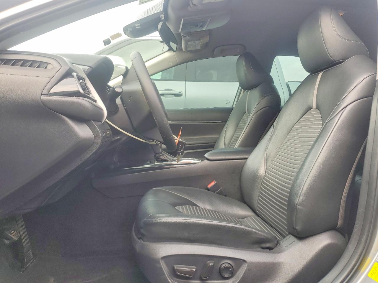 2019 TOYOTA CAMRY L photo 13