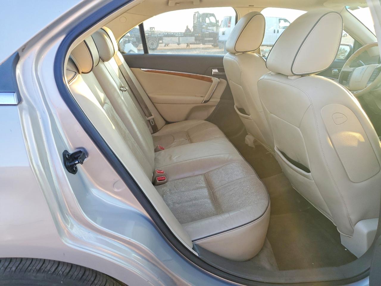 2010 LINCOLN MKZ photo 10