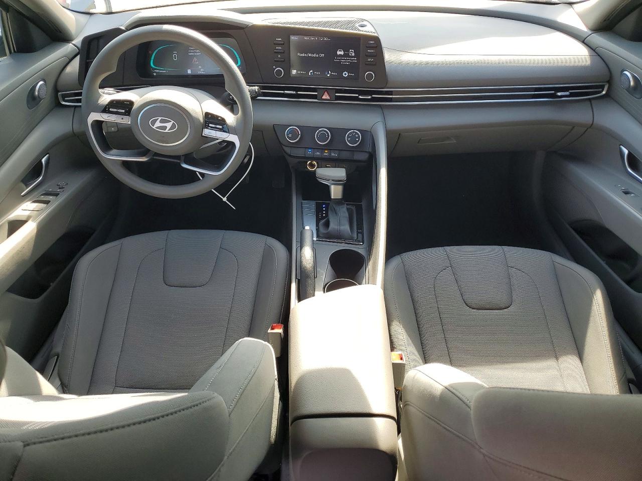 2024 HYUNDAI ELANTRA SE photo 8