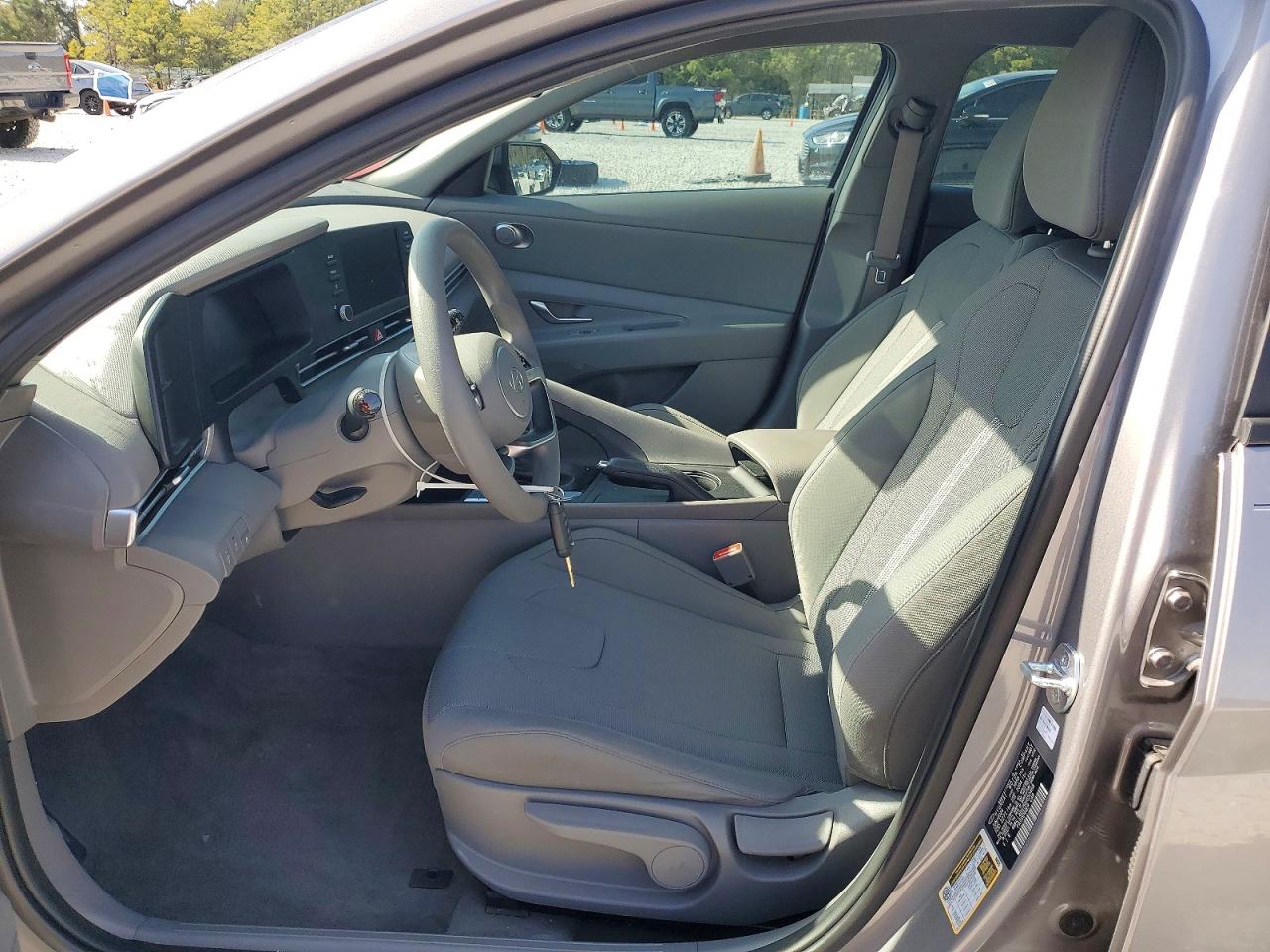 2024 HYUNDAI ELANTRA SE photo 7