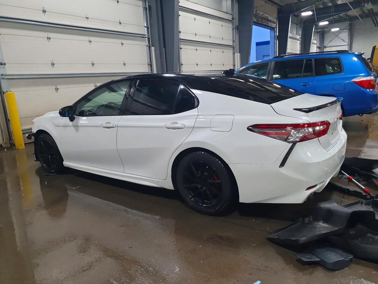 2018 TOYOTA CAMRY XSE photo 2