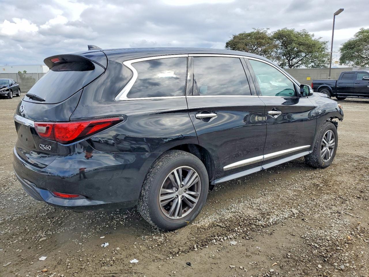 2020 INFINITI QX60 LUXE photo 7