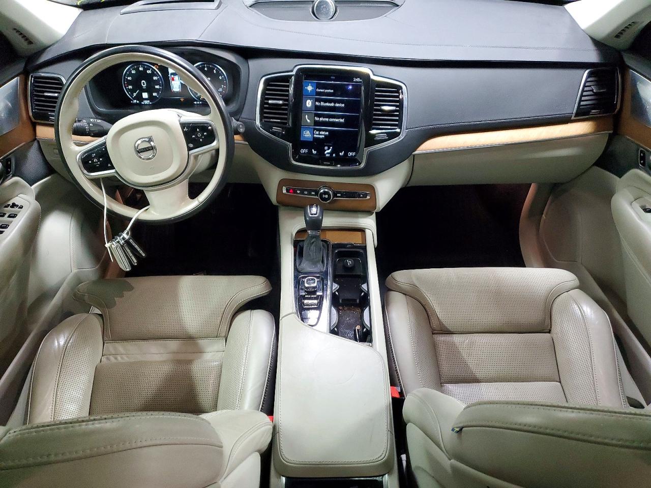 2016 VOLVO XC90 T6 photo 8