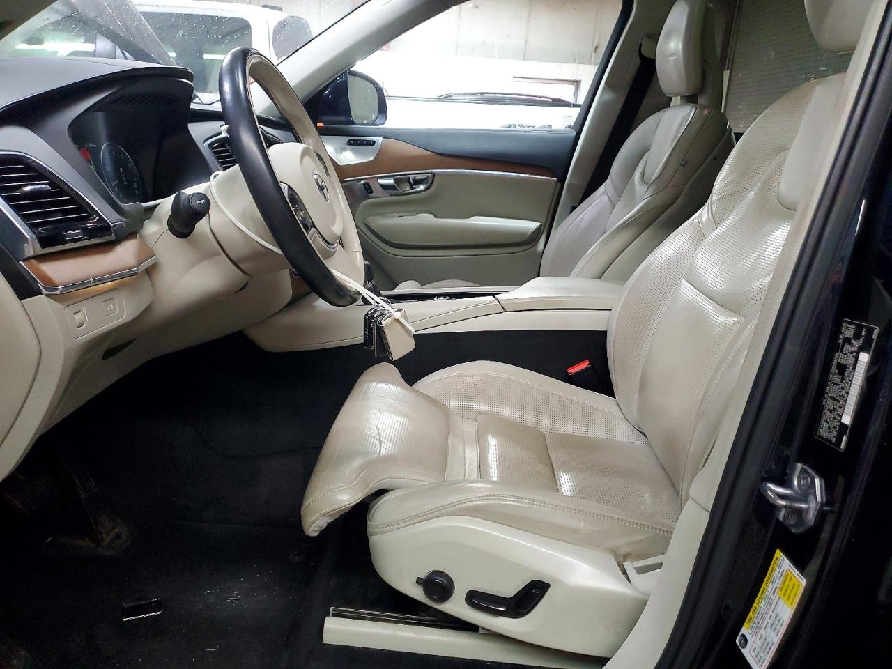 2016 VOLVO XC90 T6 photo 7