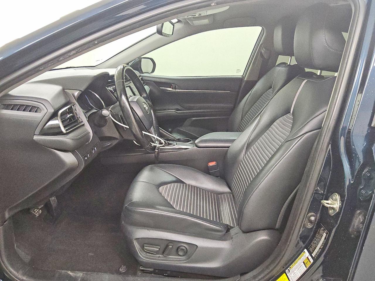 2019 TOYOTA CAMRY L photo 7
