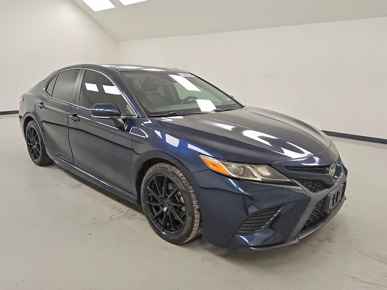 2019 TOYOTA CAMRY L photo 4