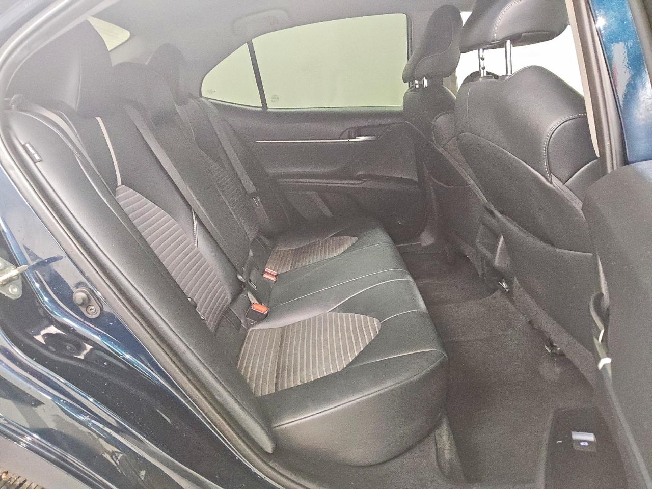 2019 TOYOTA CAMRY L photo 10