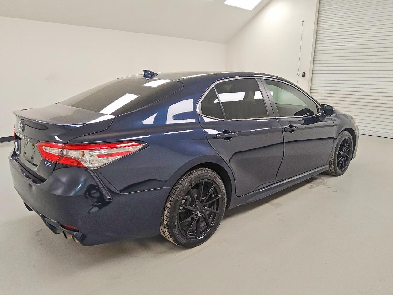 2019 TOYOTA CAMRY L photo 3