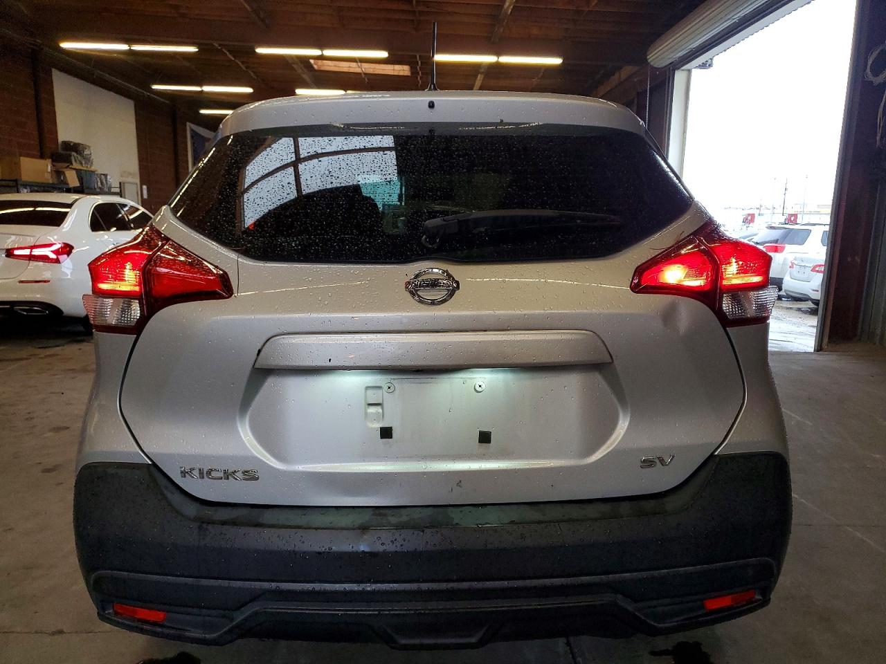 2018 NISSAN KICKS S photo 6