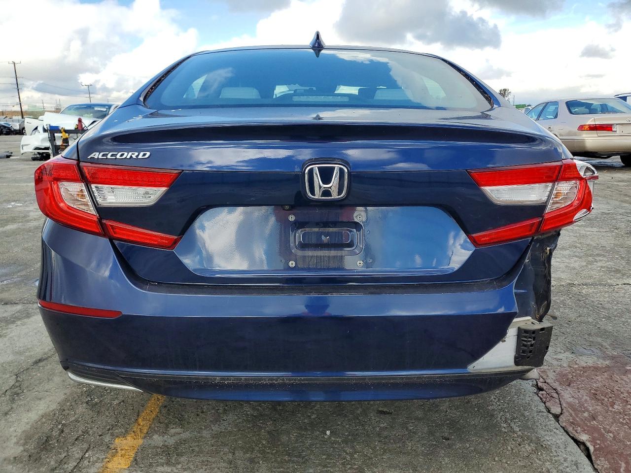 2020 HONDA ACCORD LX photo 6