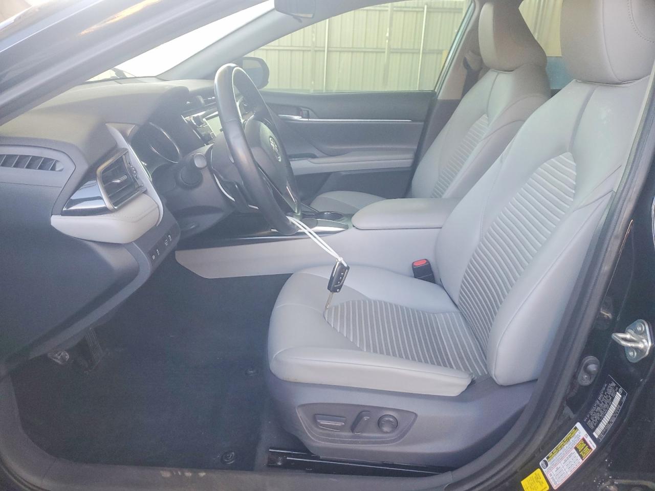 2020 TOYOTA CAMRY SE photo 7