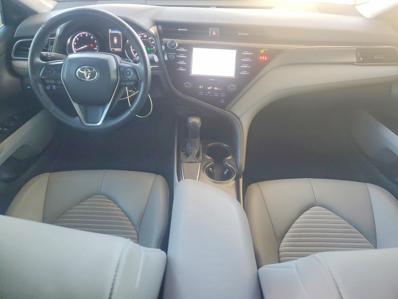 2020 TOYOTA CAMRY SE photo 8