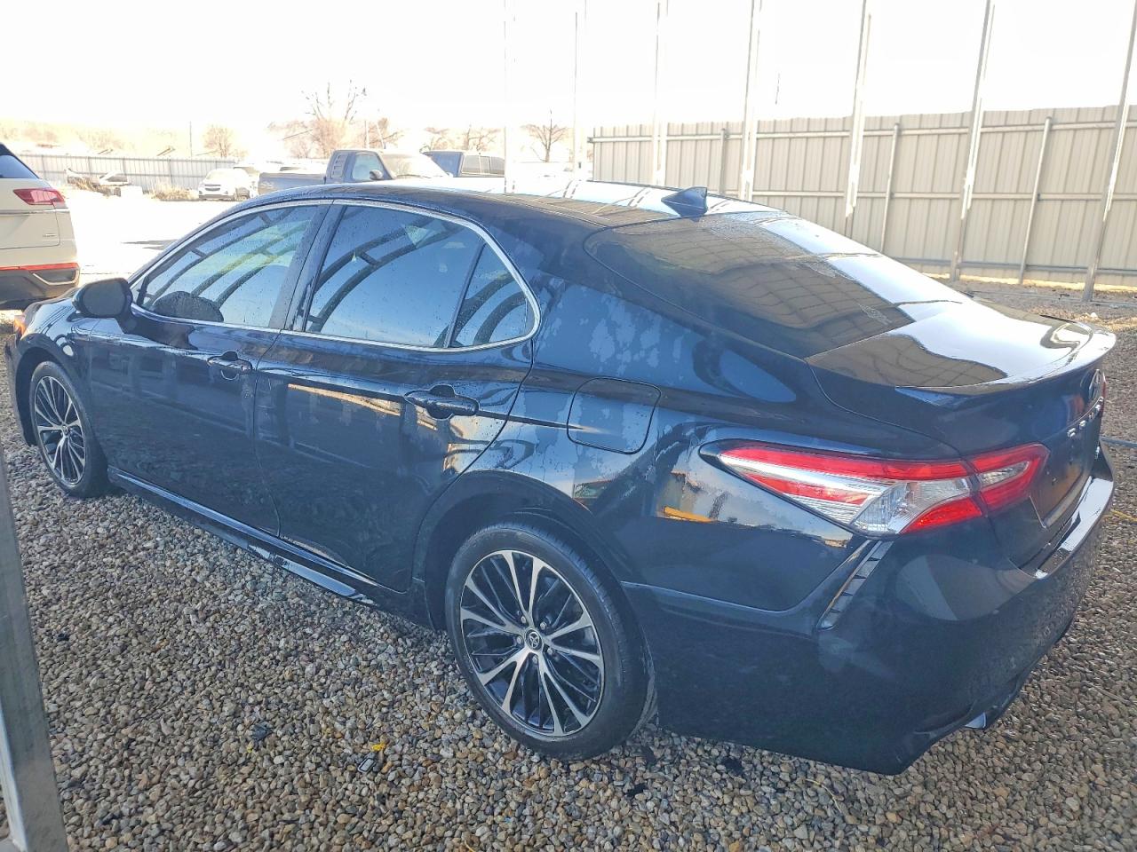 2020 TOYOTA CAMRY SE photo 2