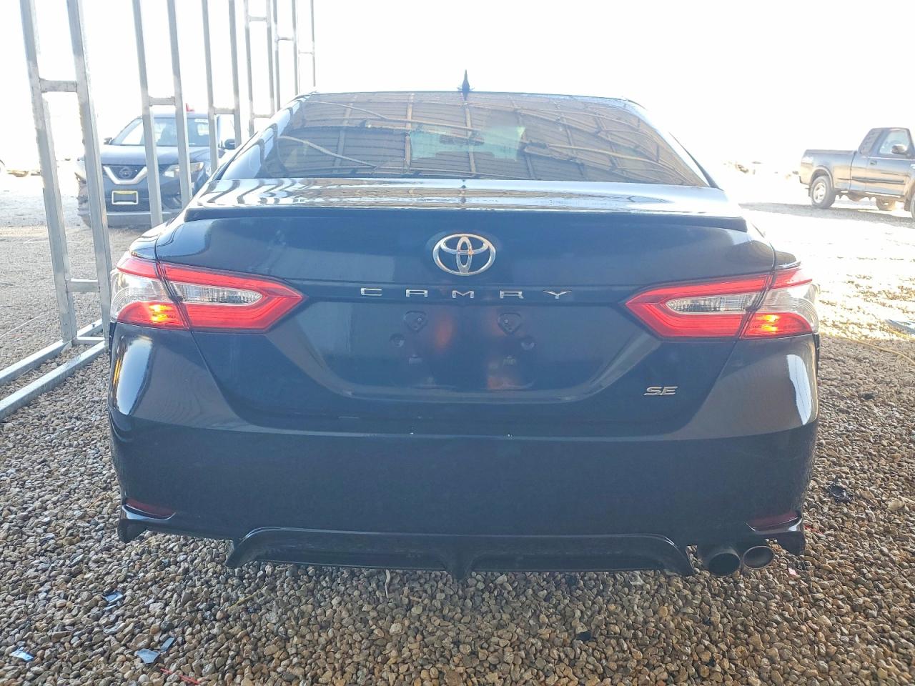 2020 TOYOTA CAMRY SE photo 6