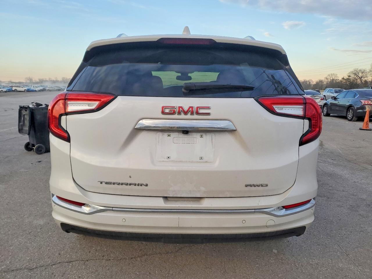 2024 GMC TERRAIN DENALI photo 6