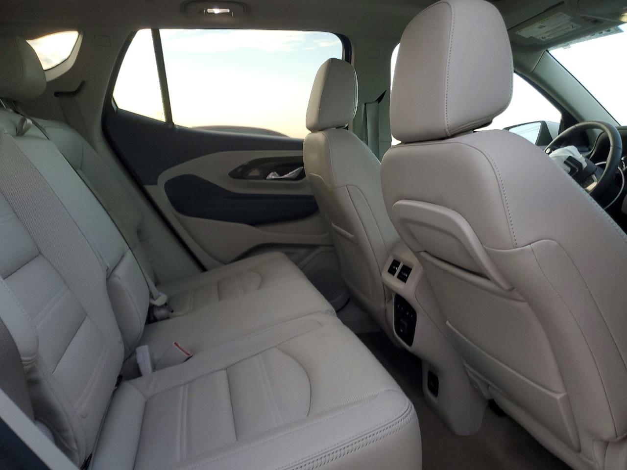 2024 GMC TERRAIN DENALI photo 11
