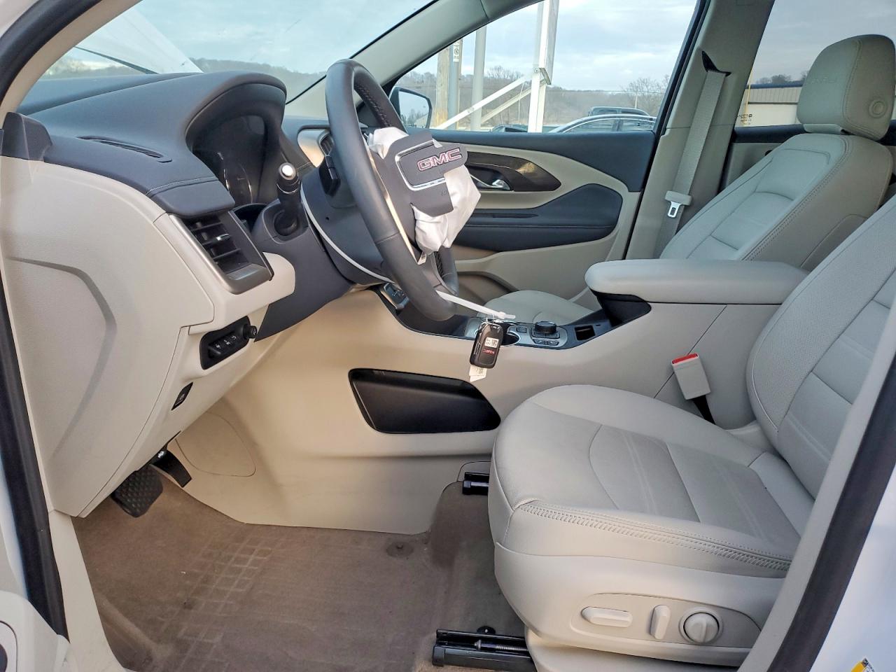2024 GMC TERRAIN DENALI photo 7