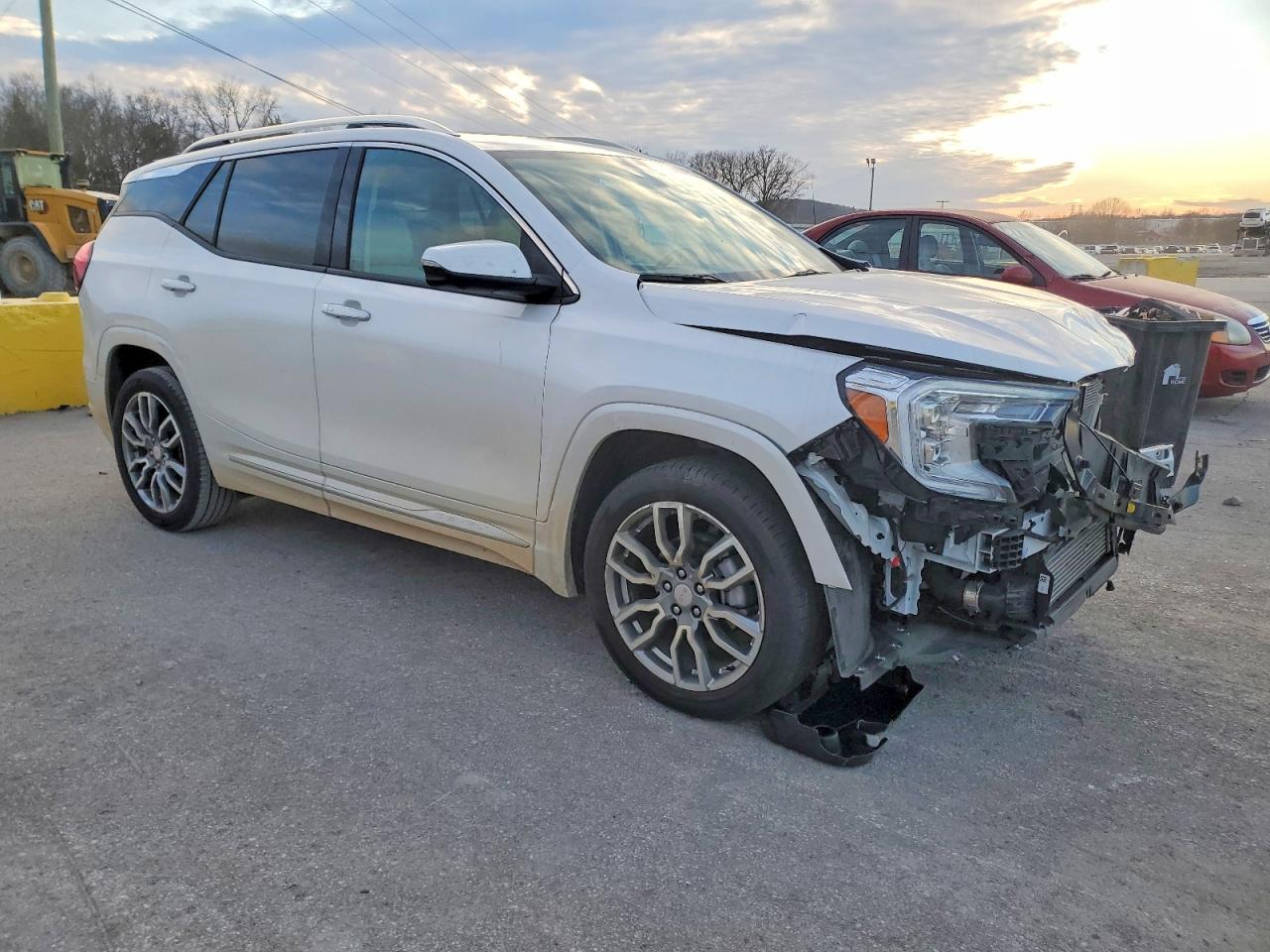 2024 GMC TERRAIN DENALI photo 4
