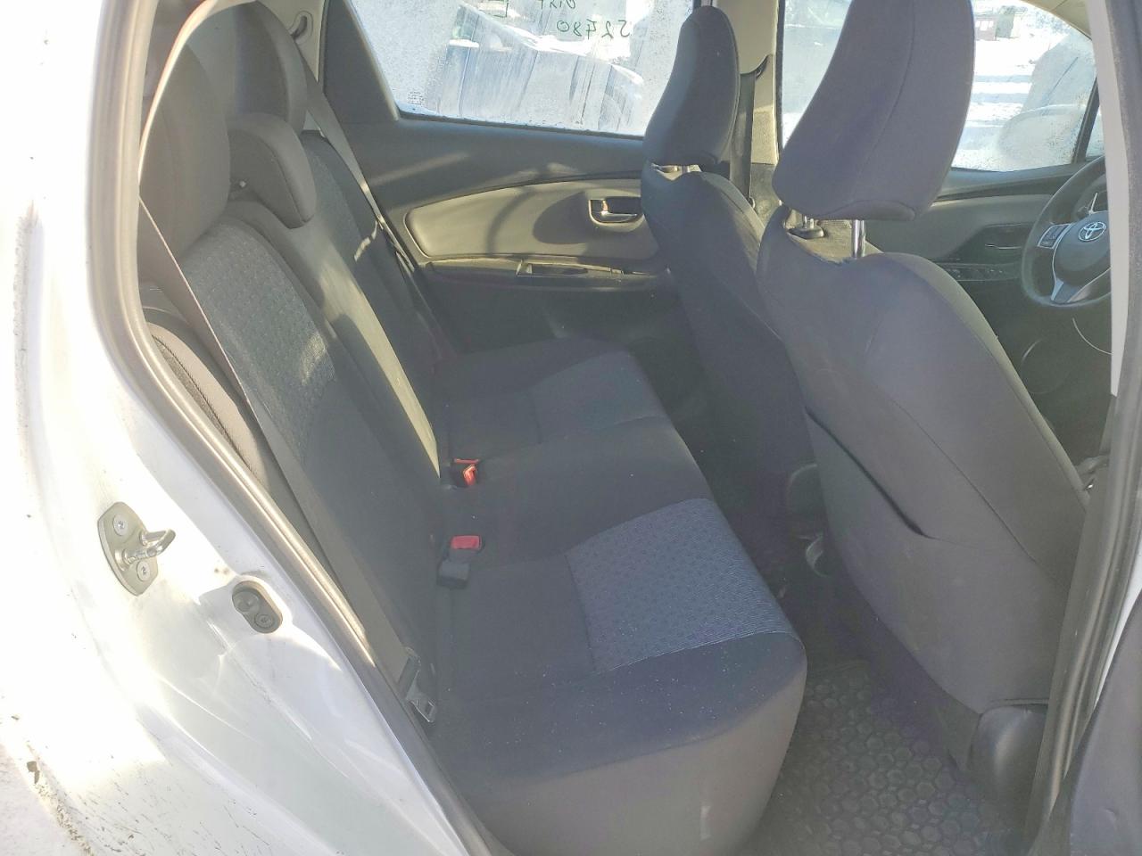 2017 TOYOTA YARIS photo 19