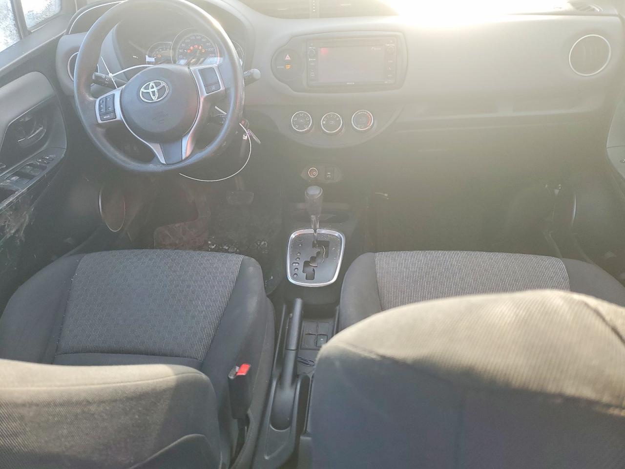 2017 TOYOTA YARIS photo 15
