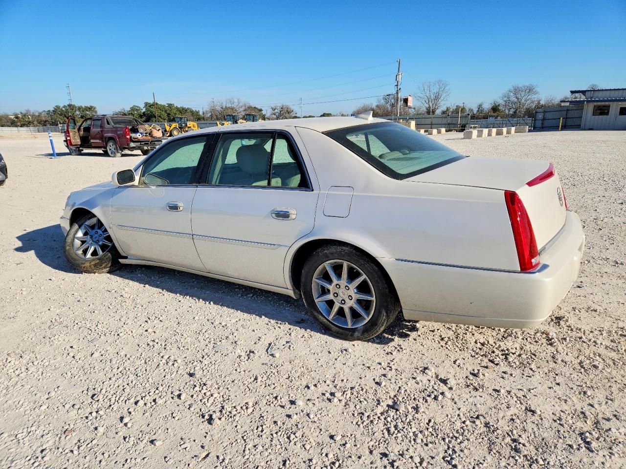 2009 CADILLAC DTS photo 2