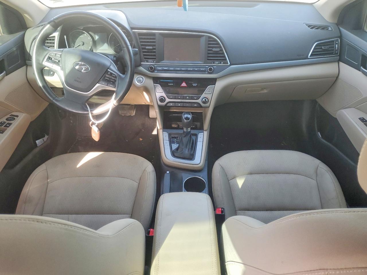 2017 HYUNDAI ELANTRA SE photo 8