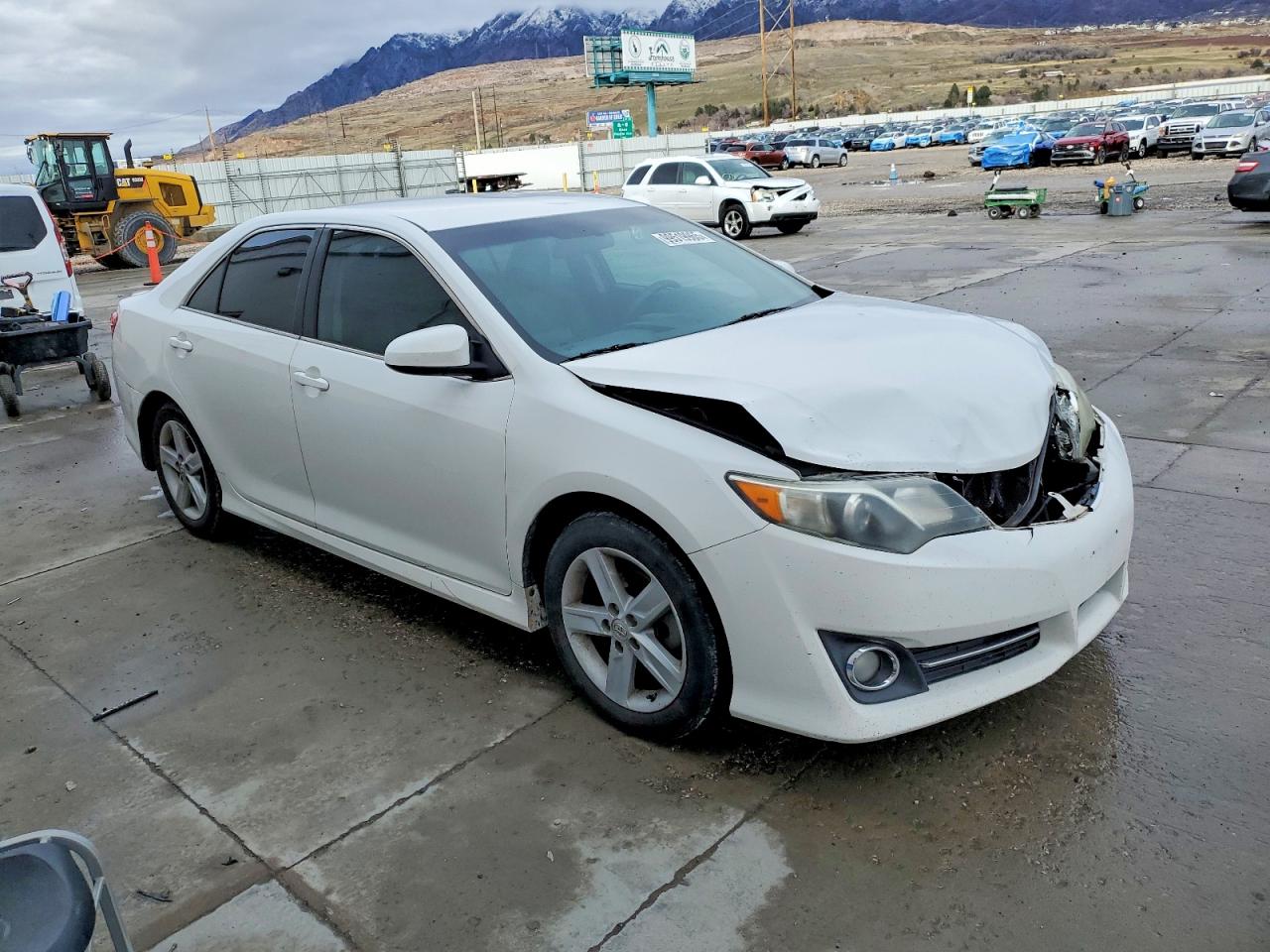 2013 TOYOTA CAMRY L photo 4