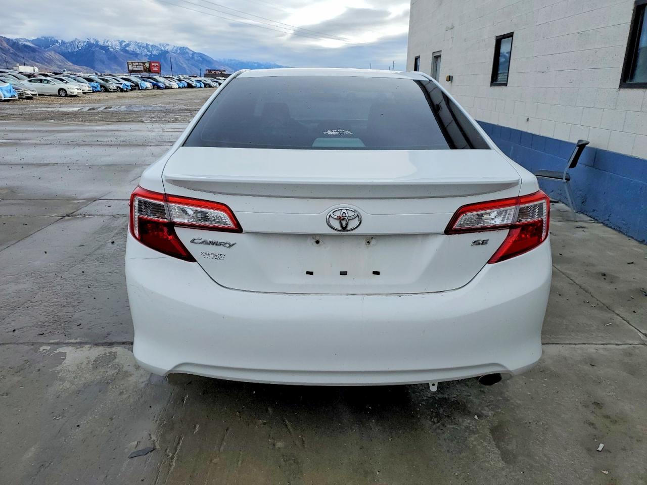 2013 TOYOTA CAMRY L photo 6