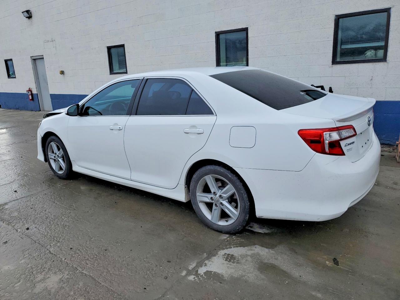 2013 TOYOTA CAMRY L photo 2