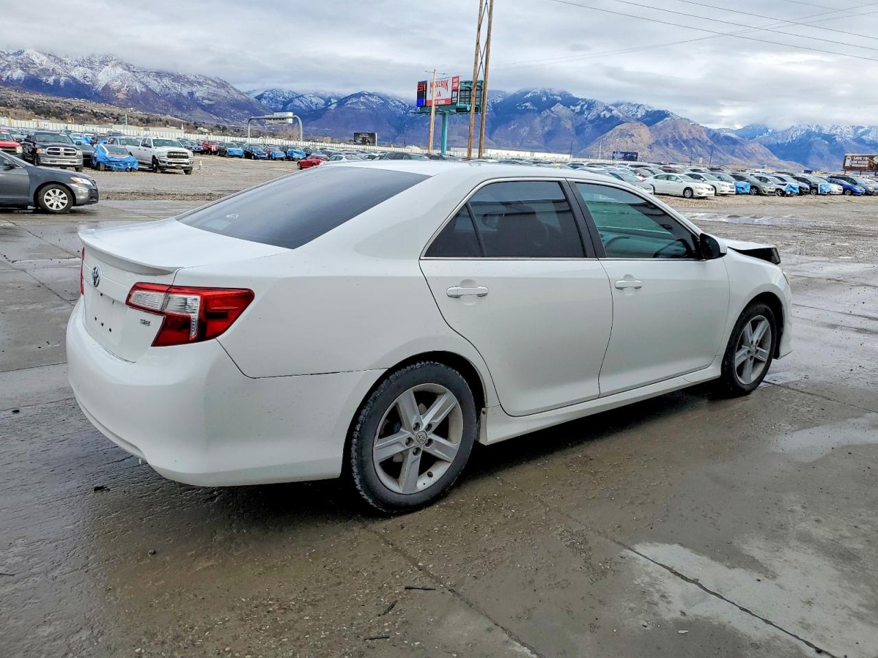 2013 TOYOTA CAMRY L photo 3