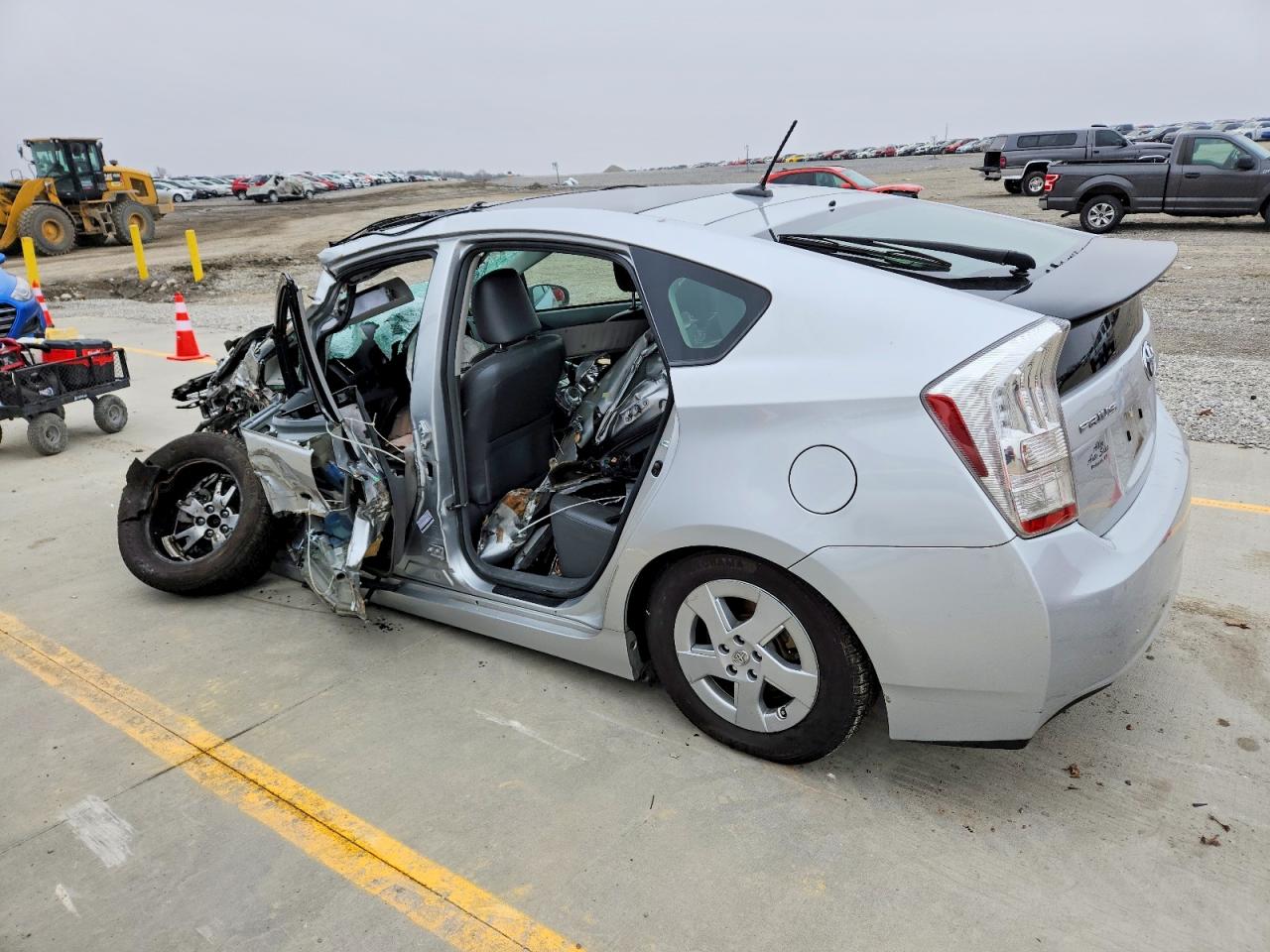 2011 TOYOTA PRIUS photo 2