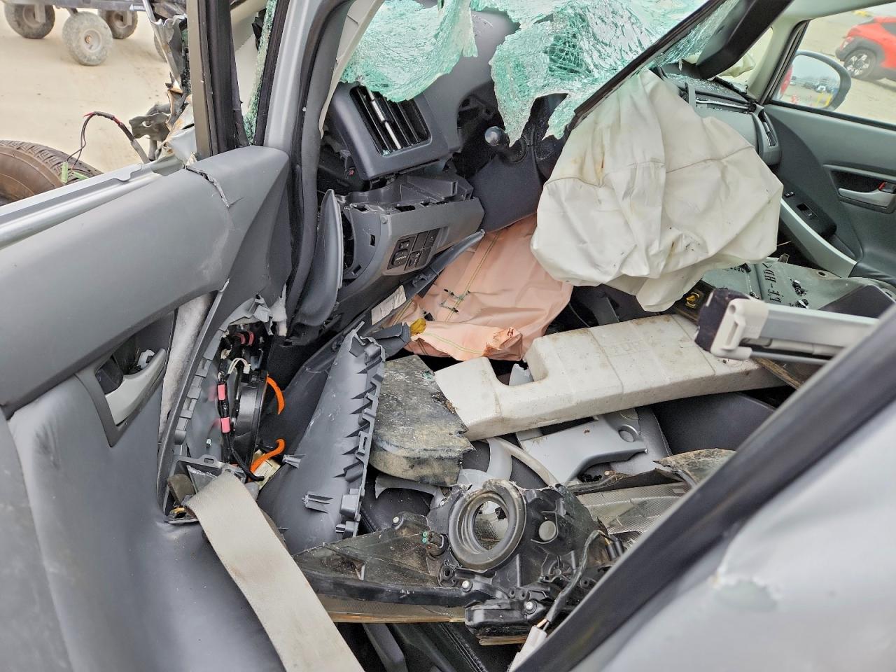 2011 TOYOTA PRIUS photo 8
