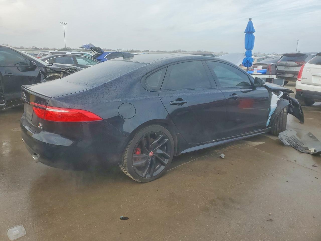 2016 JAGUAR XF S photo 3